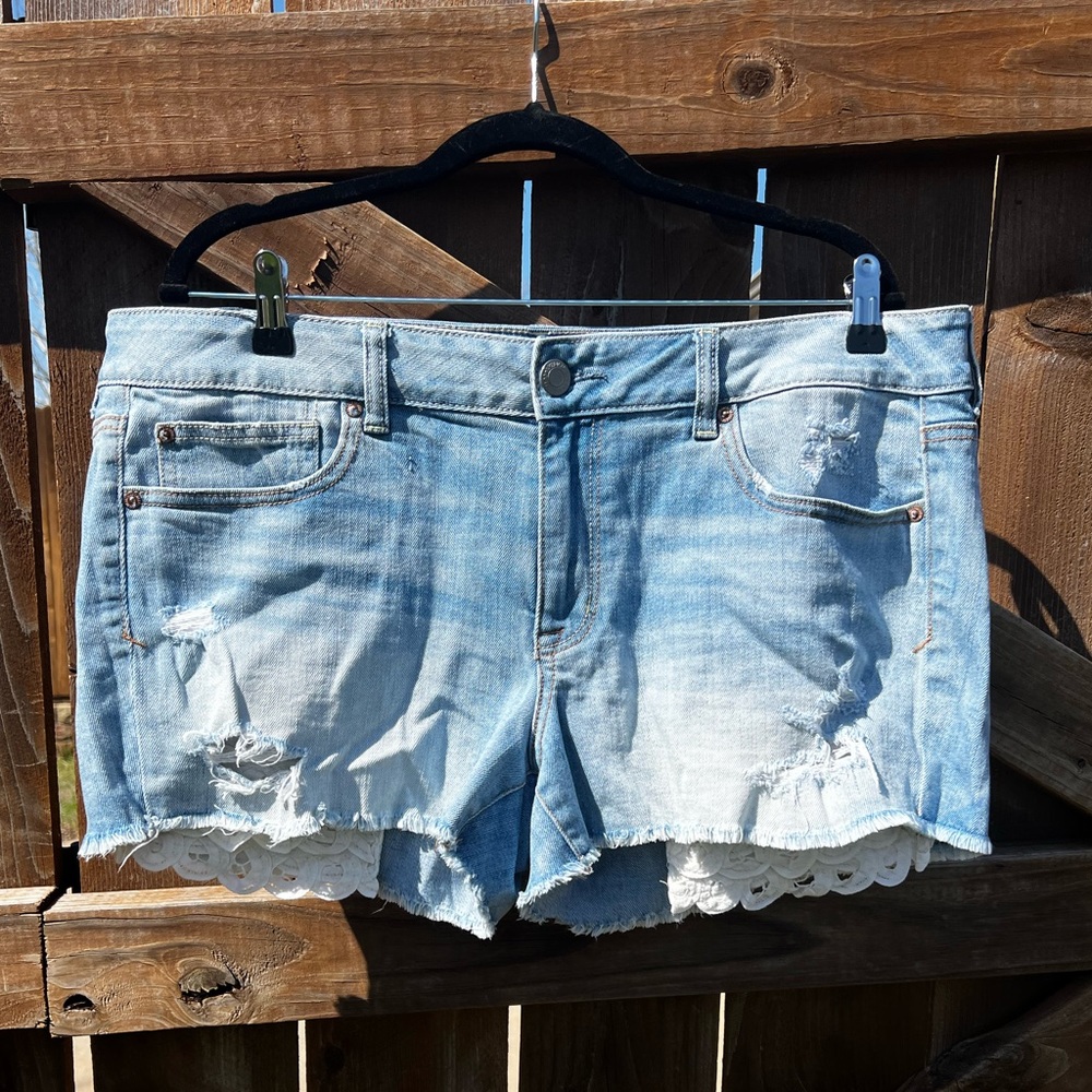 American Eagle Outfitters Distressed Denim Shortie, Size 18